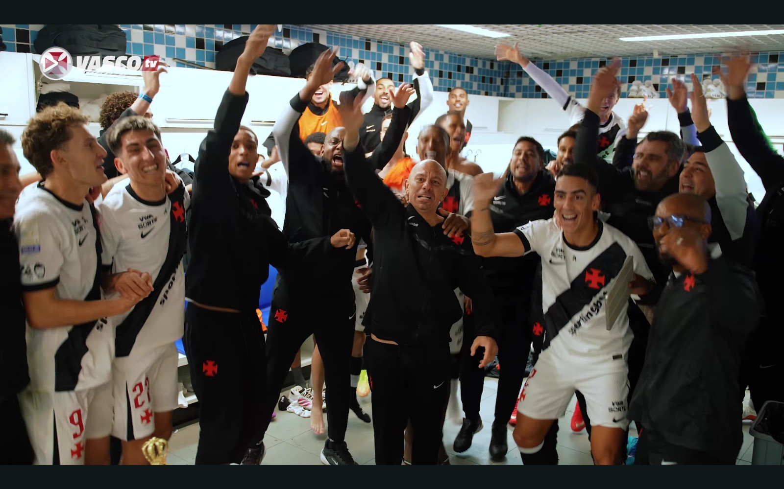 Discurso de Sosa e casaca no vestiário: veja os bastidores da vitória do Vasco sobre o Grêmio