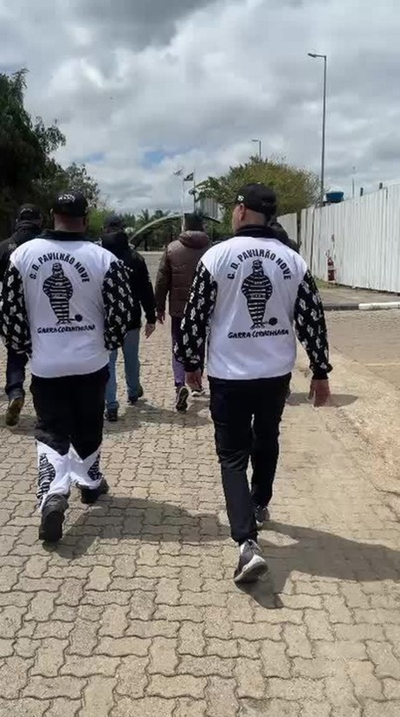 Torcedores organizados vão ao CT do Corinthians cobrar o elenco 