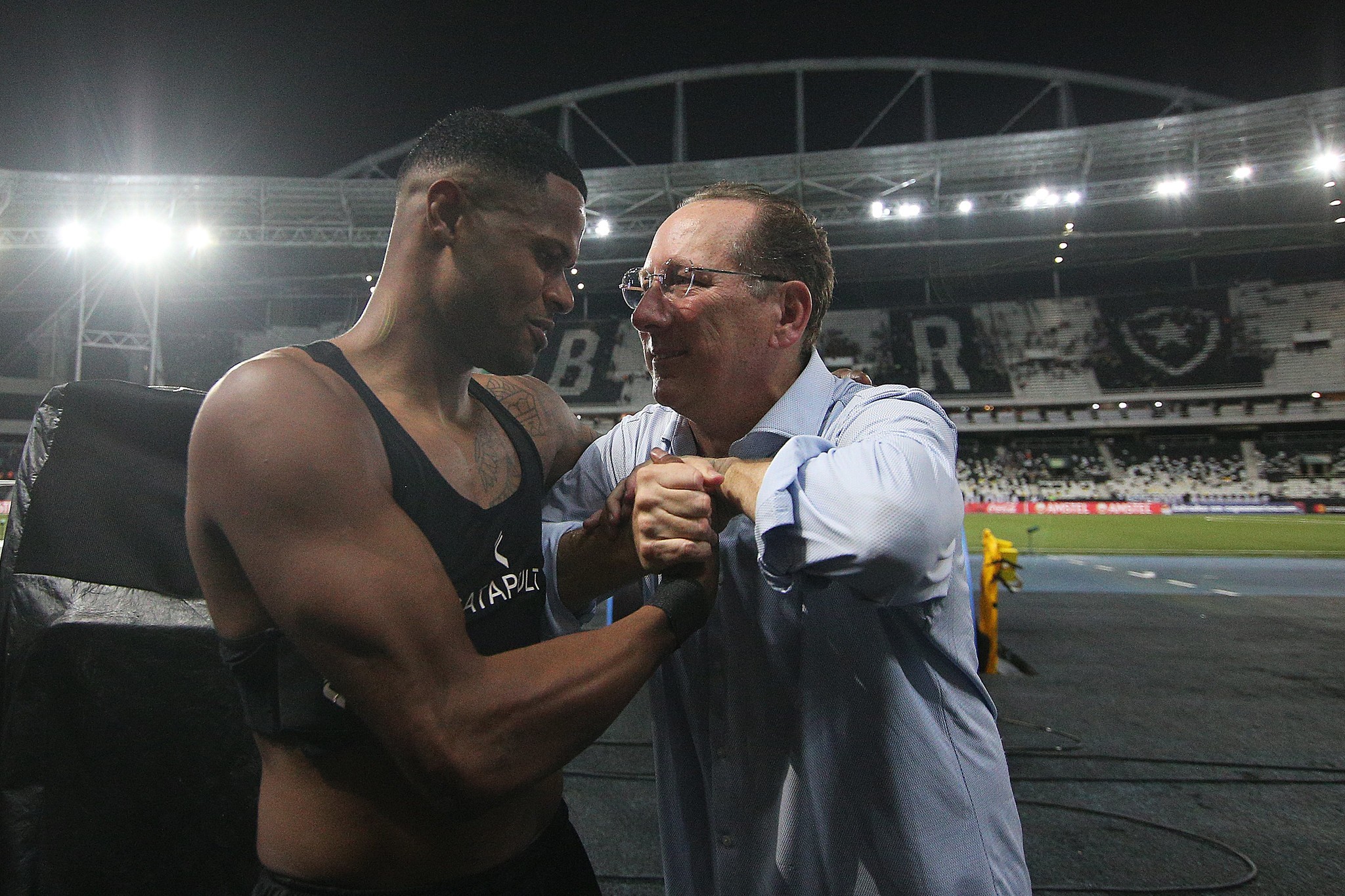 Recado a Textor dá certo, e Júnior Santos negocia renovação com o Botafogo: 