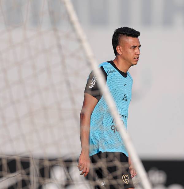 Em clima de adeus no Corinthians, Cantillo tem sondagem do futebol mexicano