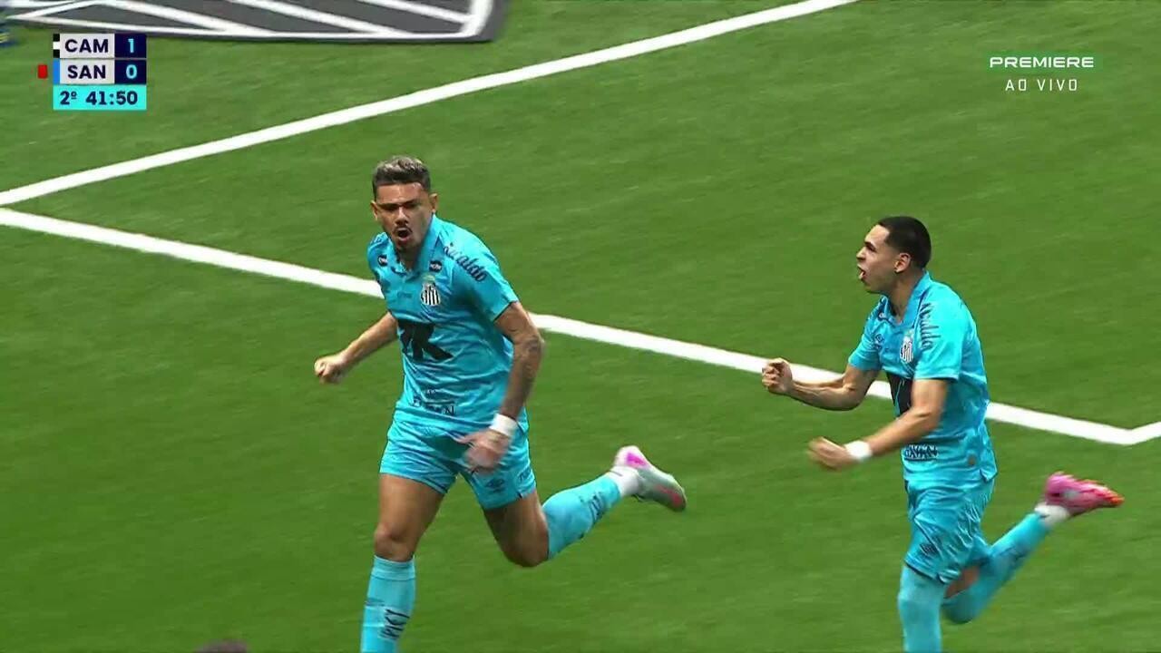 Tiquinho Soares ganha moral no Santos de Vojvoda, vira 12º jogador e busca retomada com gols