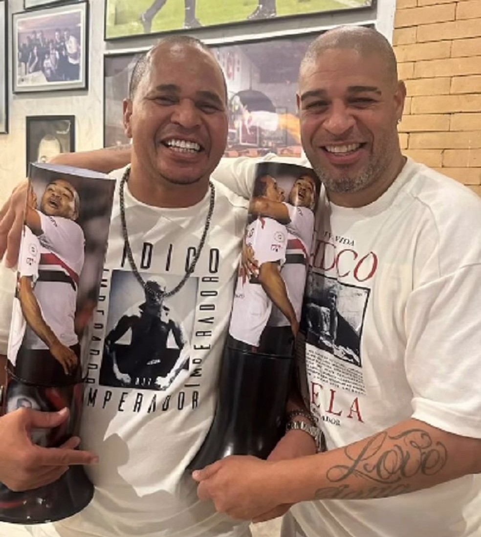 Aloísio Chulapa recebe Adriano Imperador em Atalaia — Foto: Reprodução