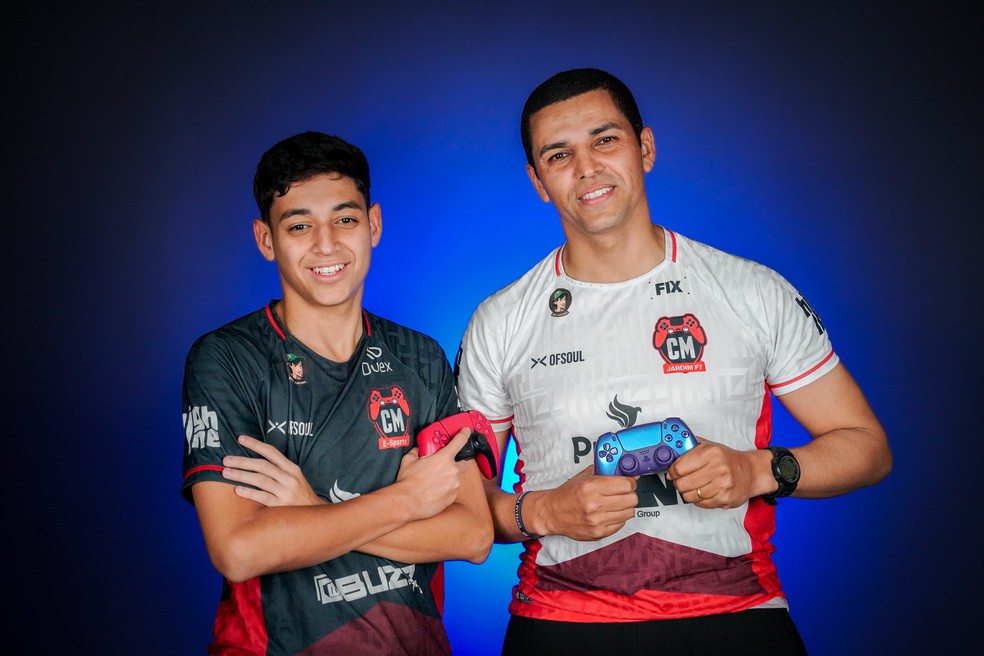 Prodígio ao lado do pai e grande incentivador Pedro Michael Silva de Lima — Foto: Will Urbano/PMPG