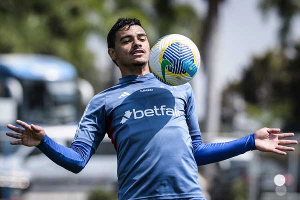 Cruzeiro acerta transferência de lateral para o Tombense: confira os detalhes.