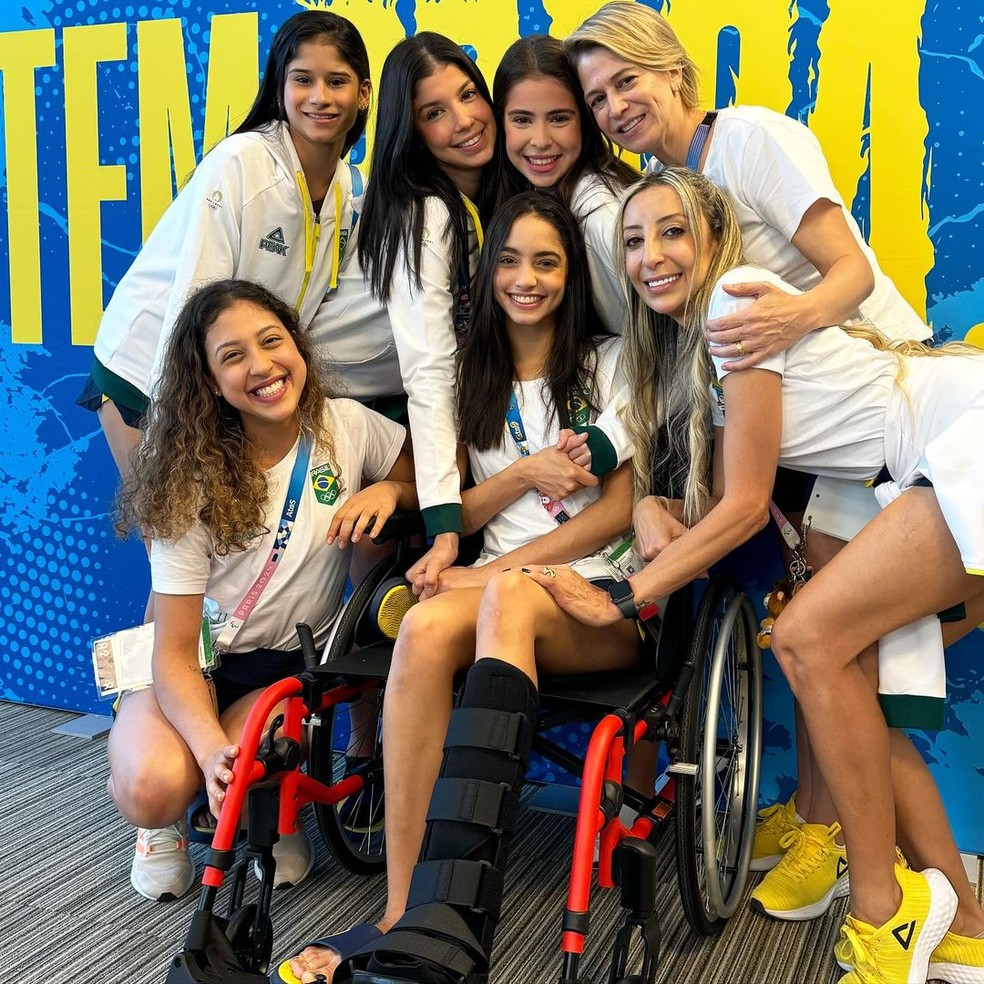 Crianças praticando esporte