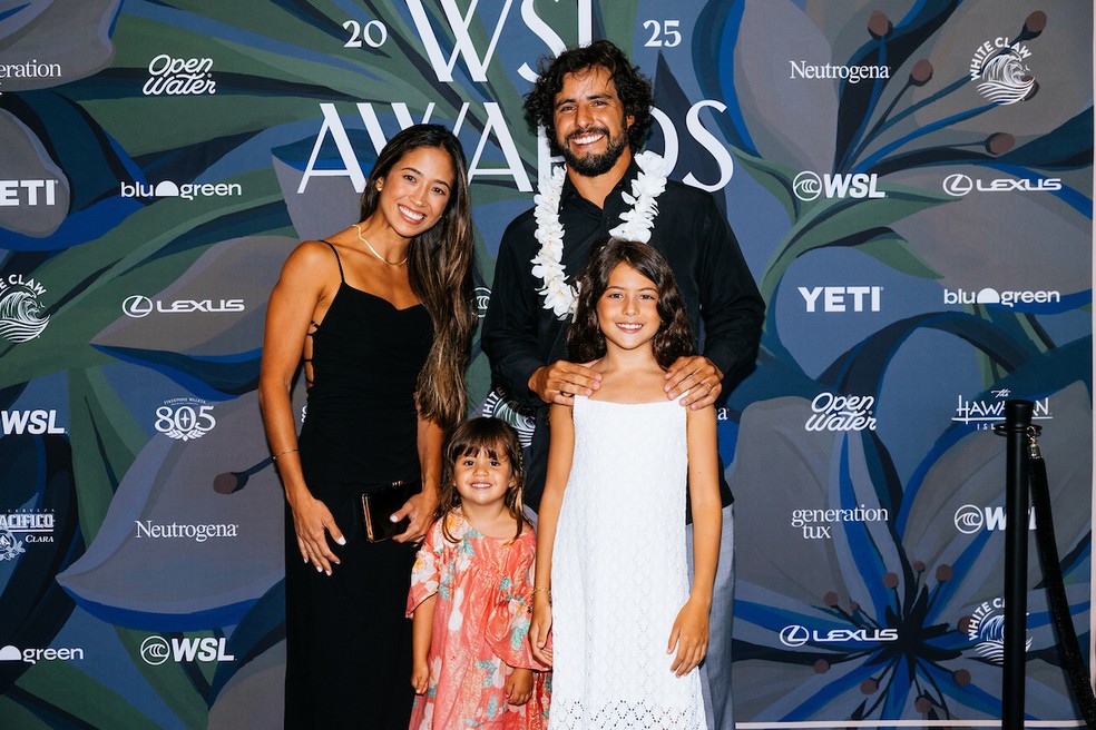 WSL Awards: Ian Gouveia e a família — Foto: WSL
