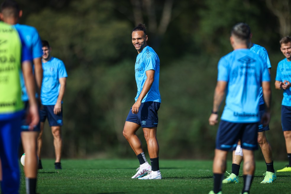 Martin Braithwaite em treino do Grêmio — Foto: LUCAS UEBEL/GREMIO FBPA