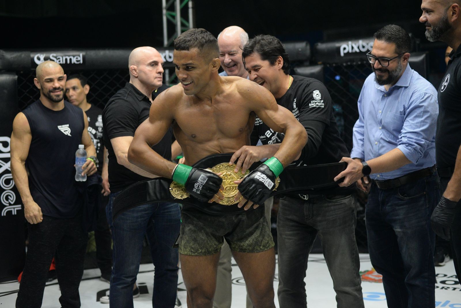 Tiago Pereira busca recorde de defesas de cinturão no Jungle Fight 153