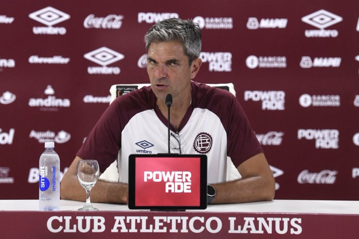 Protestos contra o técnico e muitos lesionados: como chega o Lanús, adversário do Vasco