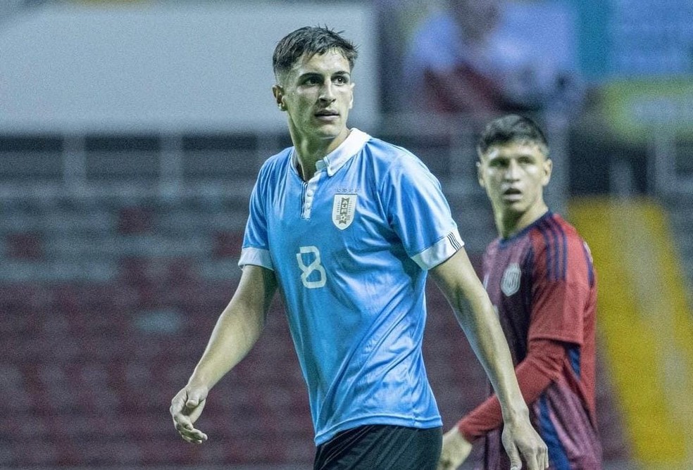Facundo Bernal, volante do Defensor pela seleção do Uruguai — Foto: Reprodução
