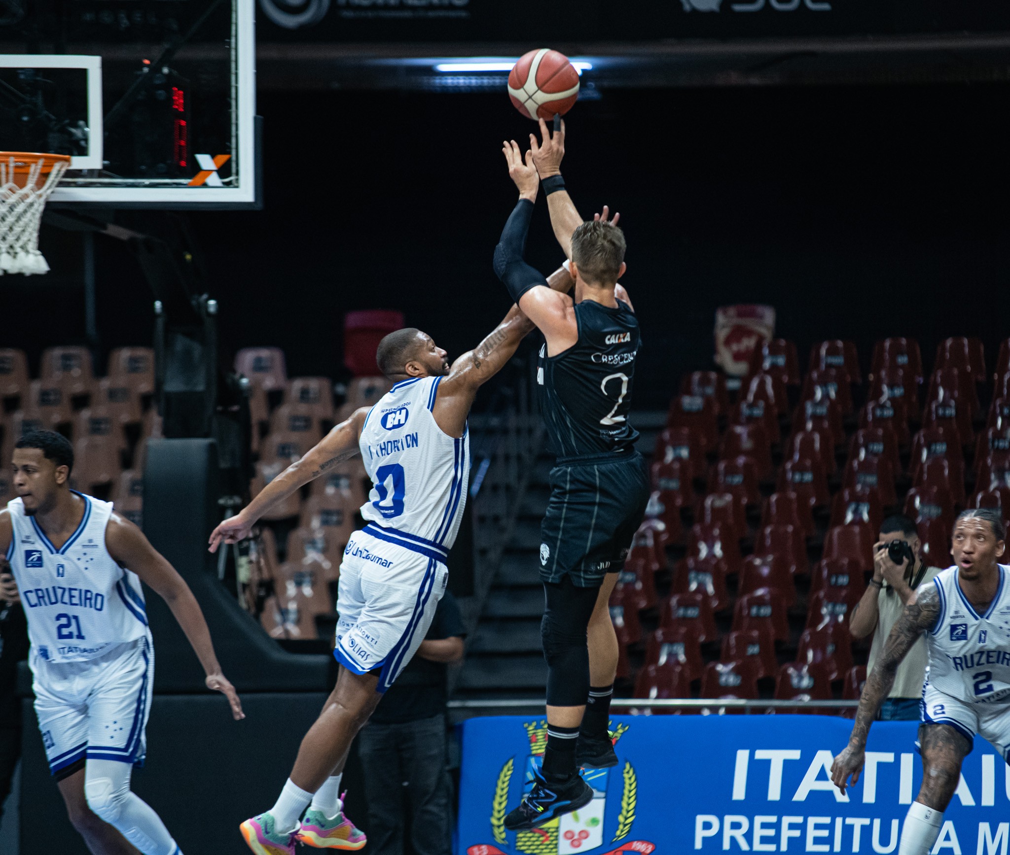 Brasília surpreende e derrota o Cruzeiro, conquistando a sexta vitória no NBB.