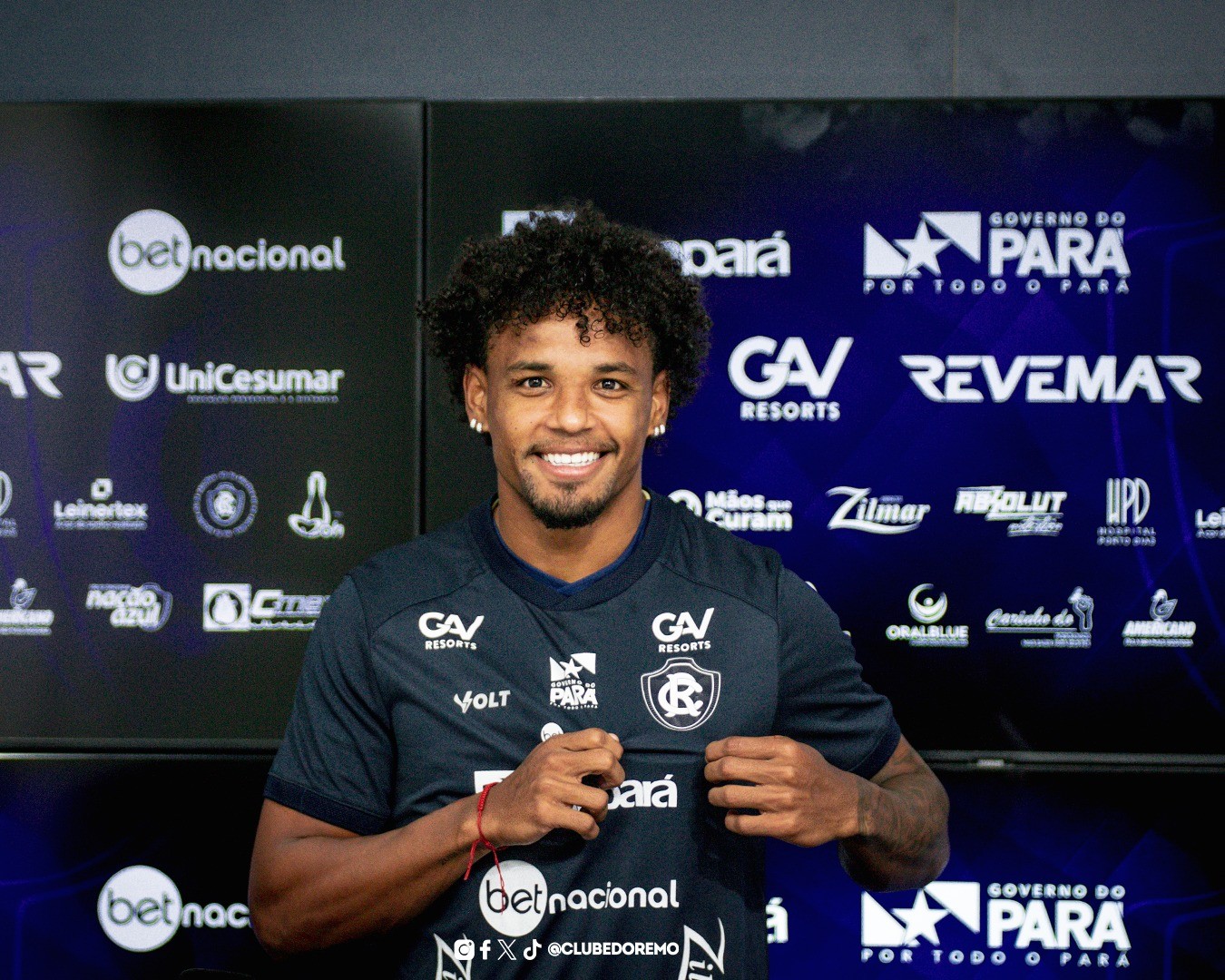 Jonny Robert é apresentado no Remo exaltando torcida: “Me arrepiei” | Ge