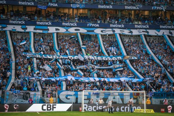 Arena projetada para 34 mil torcedores no duelo entre Grêmio e Caxias.