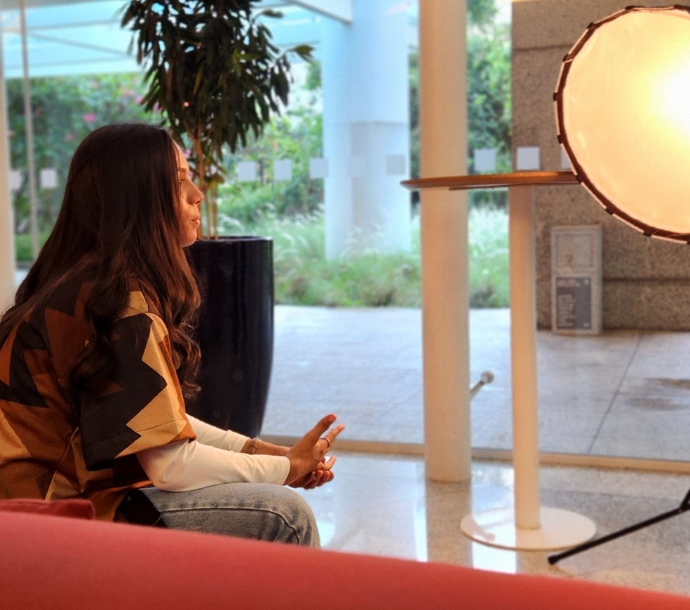 Rayssa Leal durante entrevista na TV Globo, Em São Paulo — Foto: Marcel Merguizo