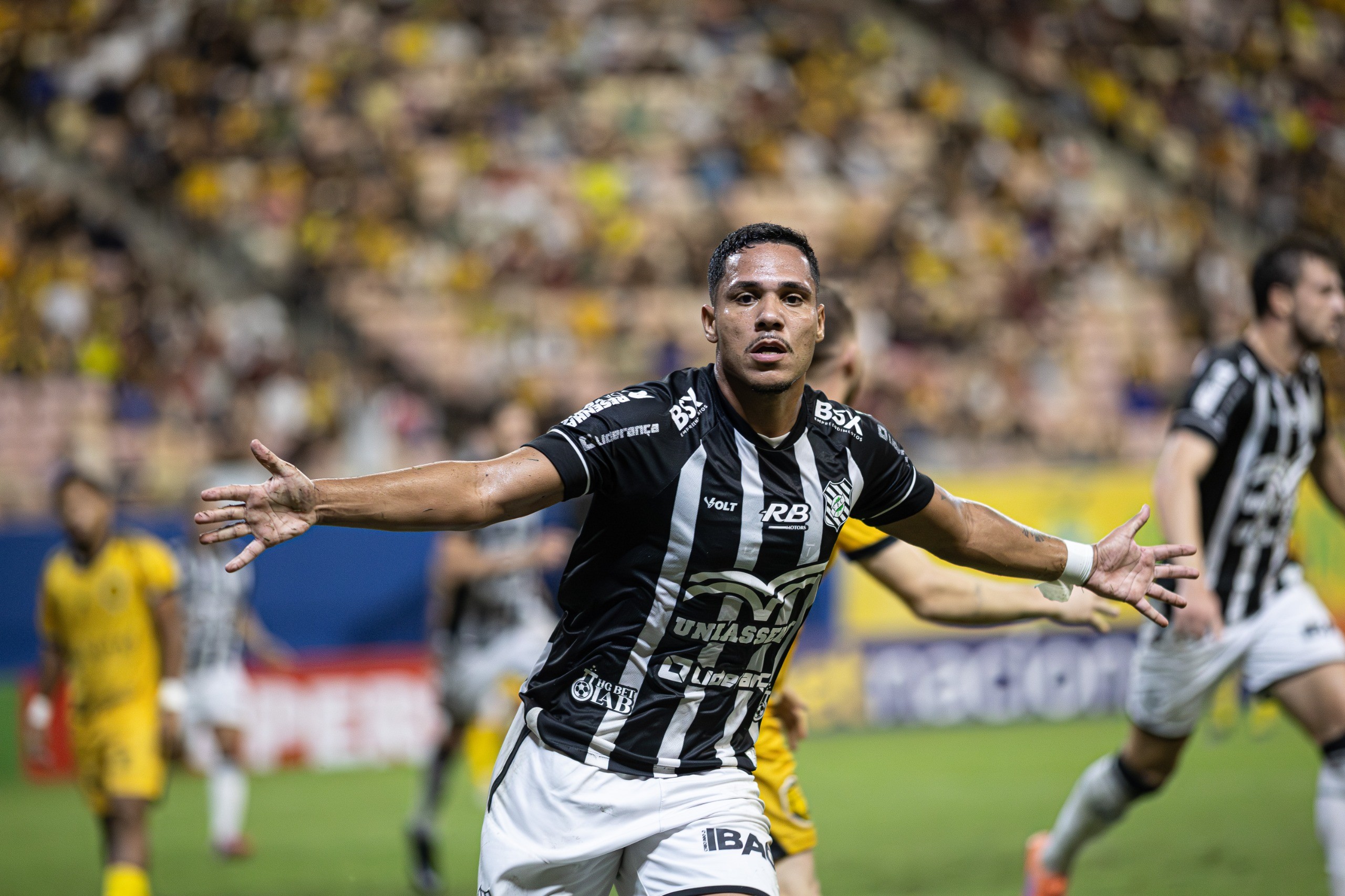 Lucas Alves deixa o Figueirense rumo ao Juventude