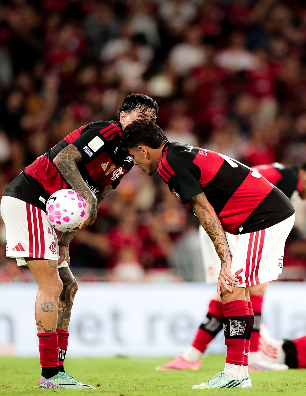 como foi a decisão de Carrascal bater o pênalti no Flamengo — Recusa de Bruno Henrique e conversa com Pulgar