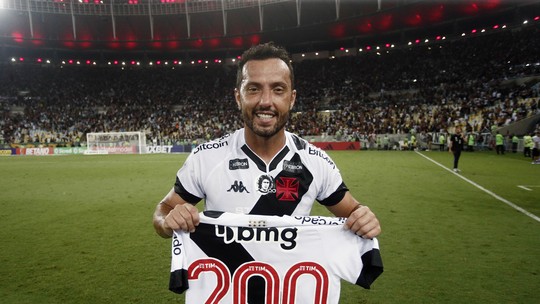 Nenê sorteia camisa dos 200 jogos pelo Vasco para arrecadar fundos aos desabrigados do RS  - Foto: (Daniel Ramalho/Vasco)