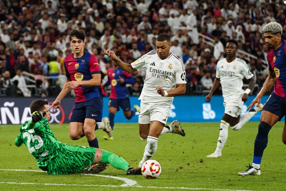 Real Madrid e Barcelona vão disputar a final da Copa do Rei 2024/25 — Foto: Getty Images