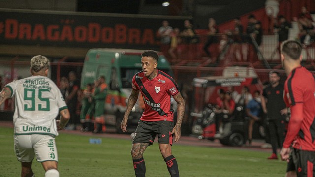 Atlético-GO e Chapecoense empatam em Goiânia
