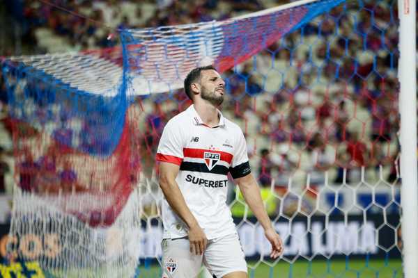 São Paulo enfrenta desafios com time misto e projeta futuro no Brasileirão