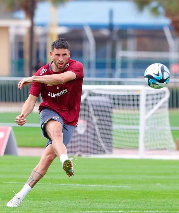 Zubeldía testa duas formações para confronto contra o Cruzeiro em treino secreto