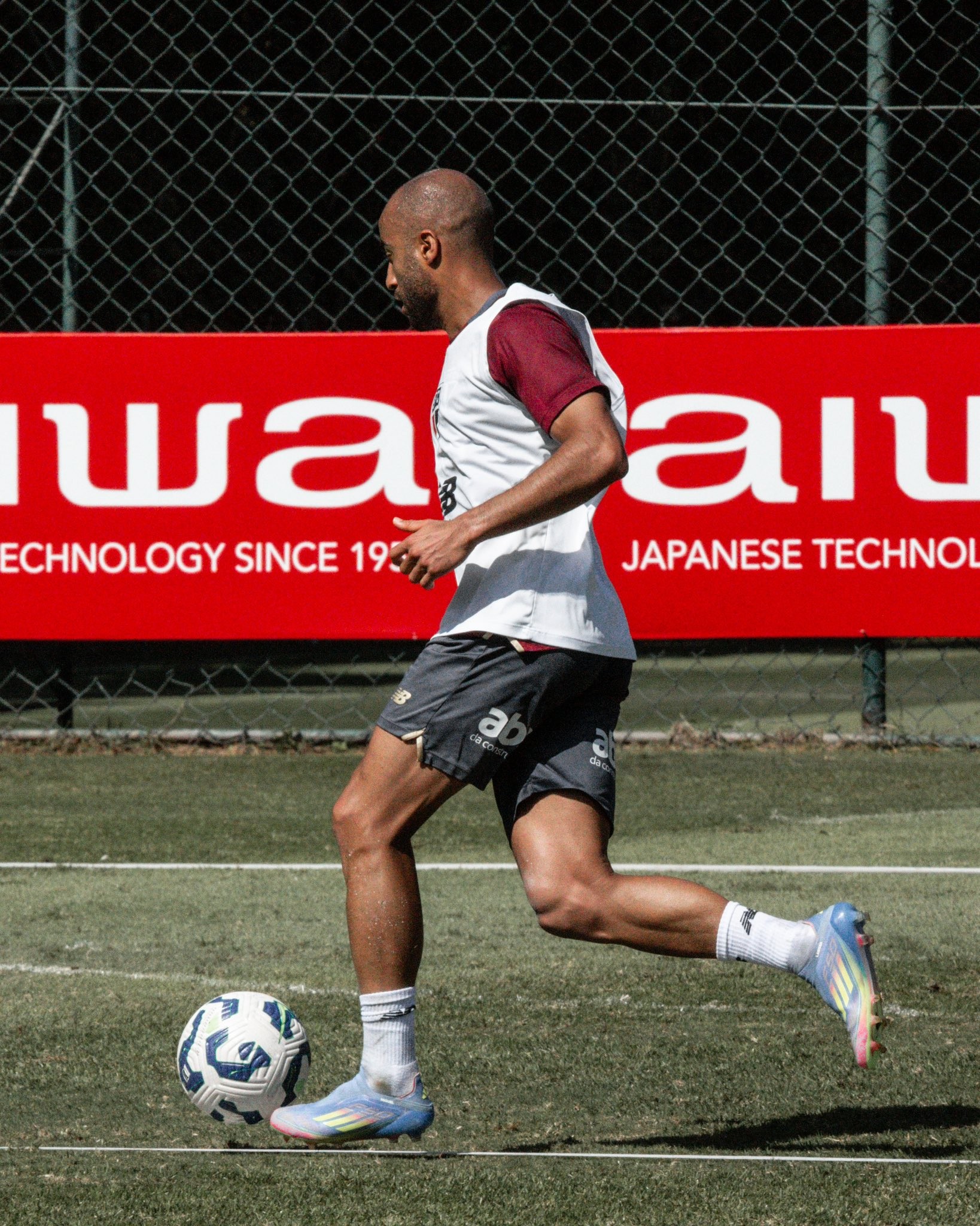 CORTADO! São Paulo deixa Lucas Moura fora contra Palmeiras por risco no campo sintético