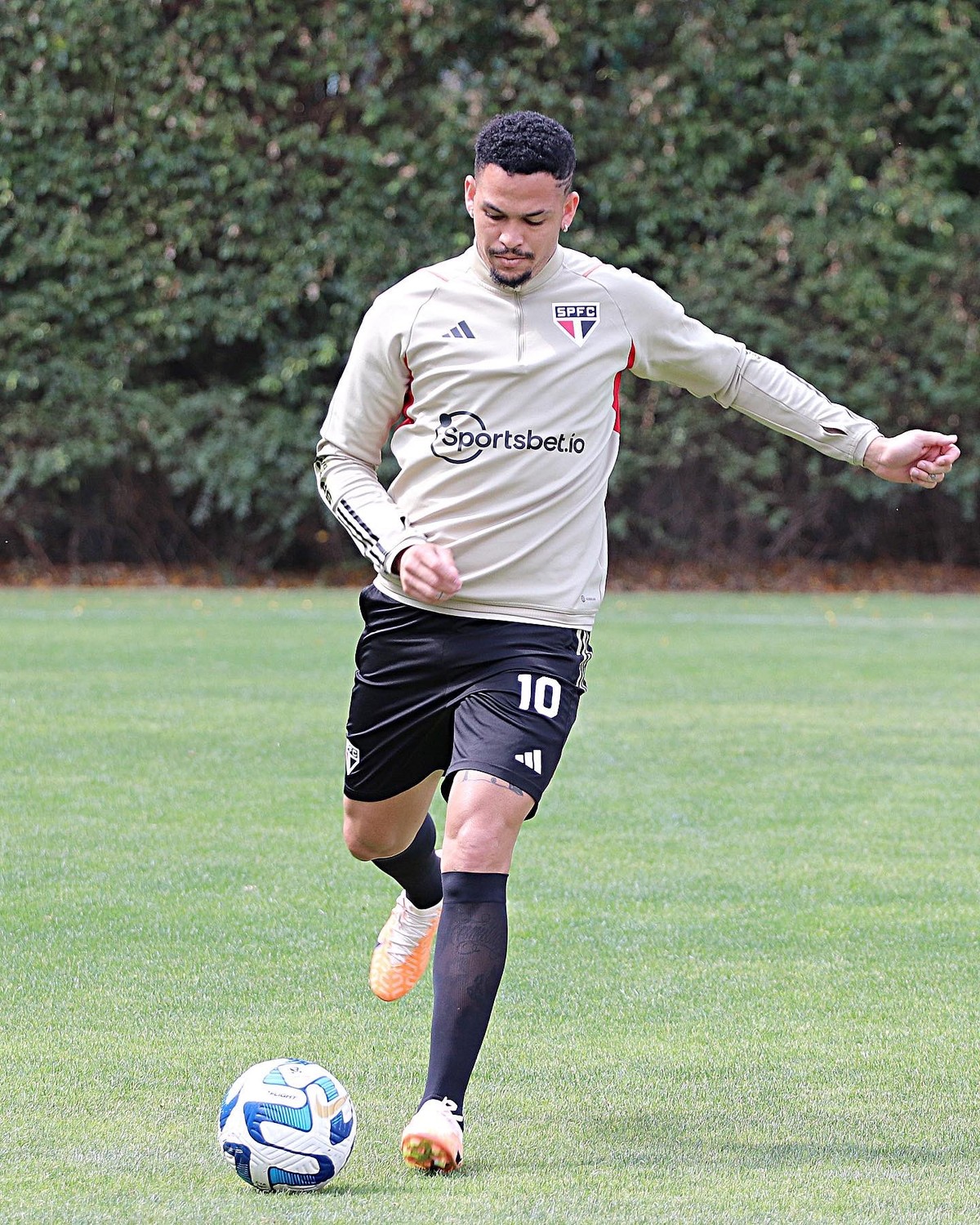 Escalação do São Paulo: James deve ser titular contra o Botafogo; Luciano pode voltar ao time