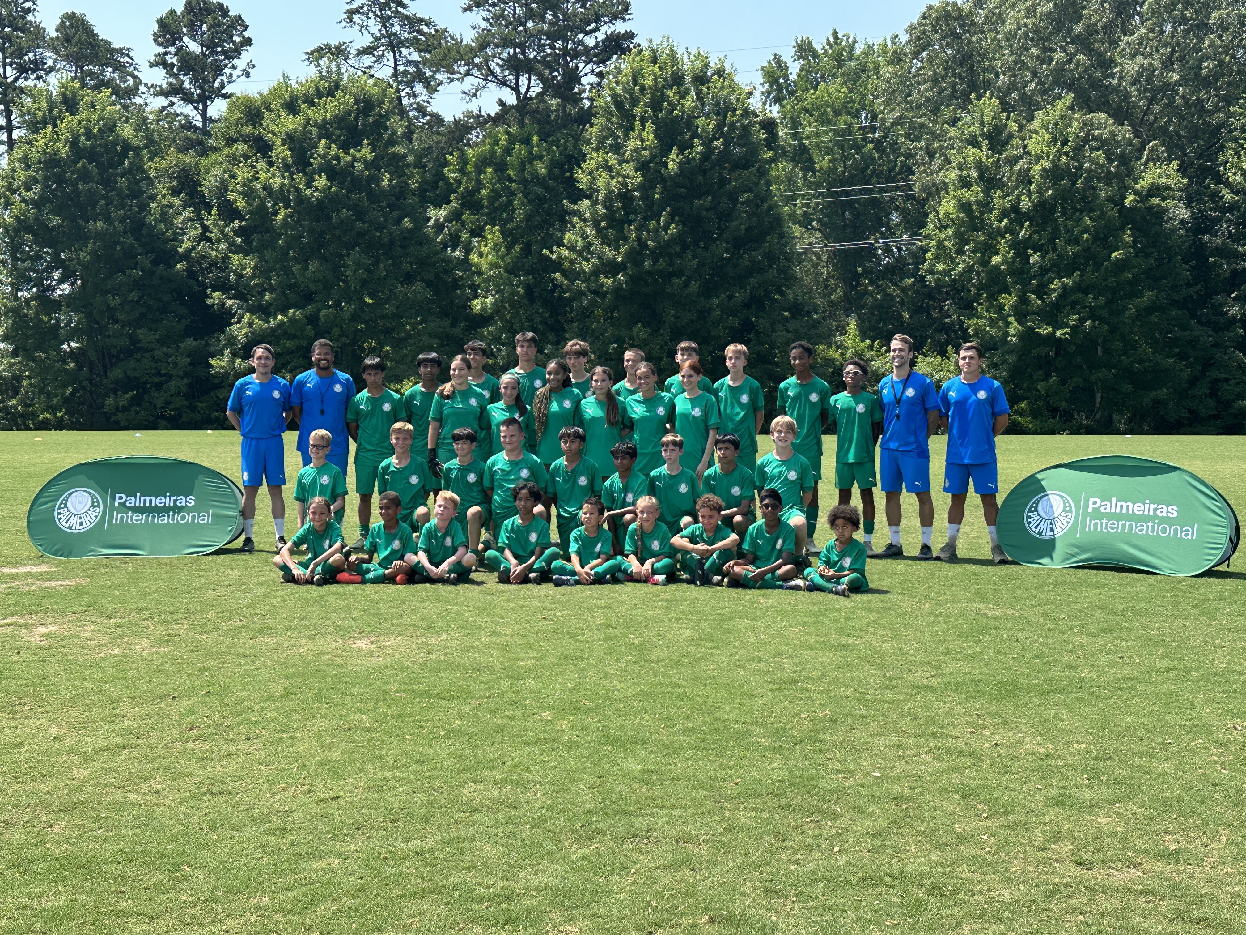 Palmeiras reúne 500 crianças em camps nos Estados Unidos