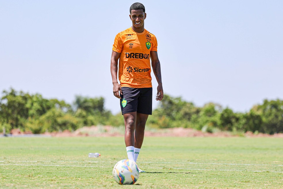Max é retorno no Cuiabá contra o Luverdense — Foto: AssCom Dourado