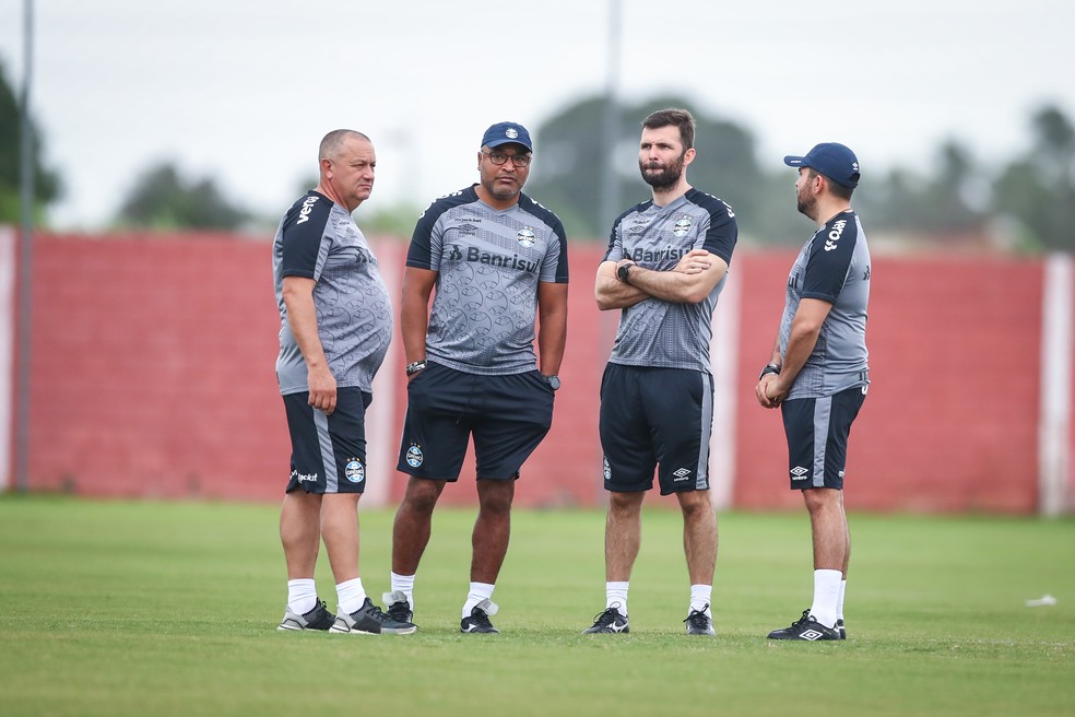 Roger Machado e James Freitas (E) eram companheiros e se enfrentarão no Gre-Nal