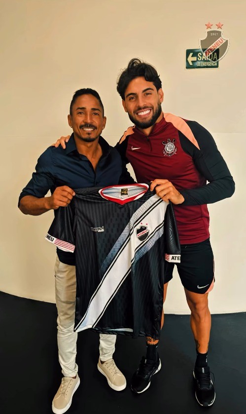 Jorge Henrique visita CT do Corinthians antes de jogo decisivo na Libertadores