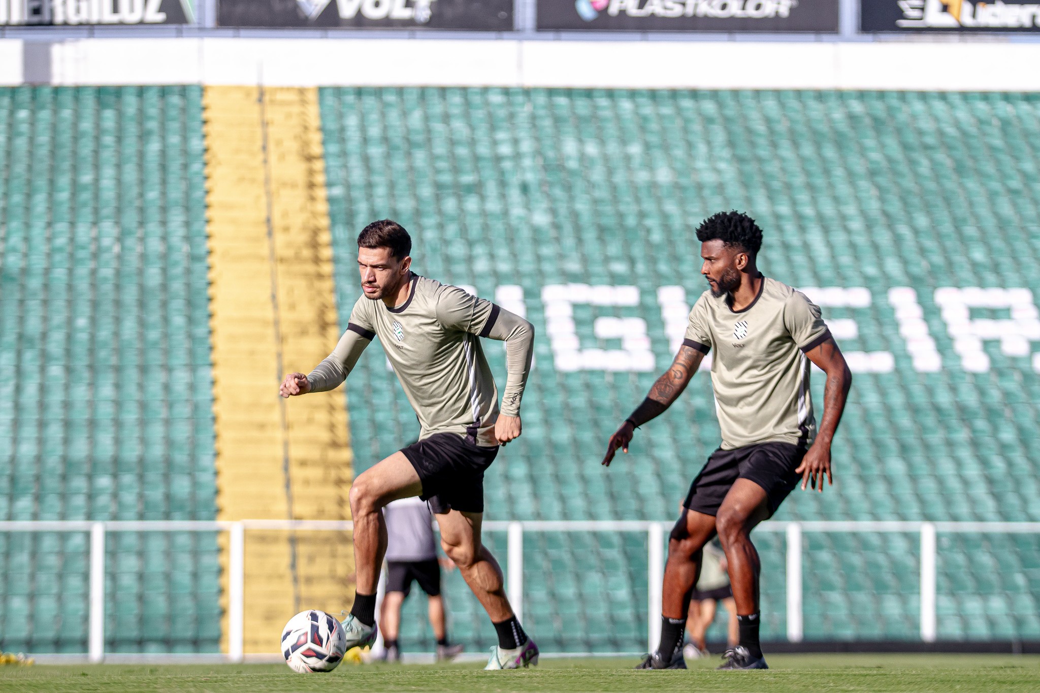Criciúma acerta contratação de zagueiro do Figueirense