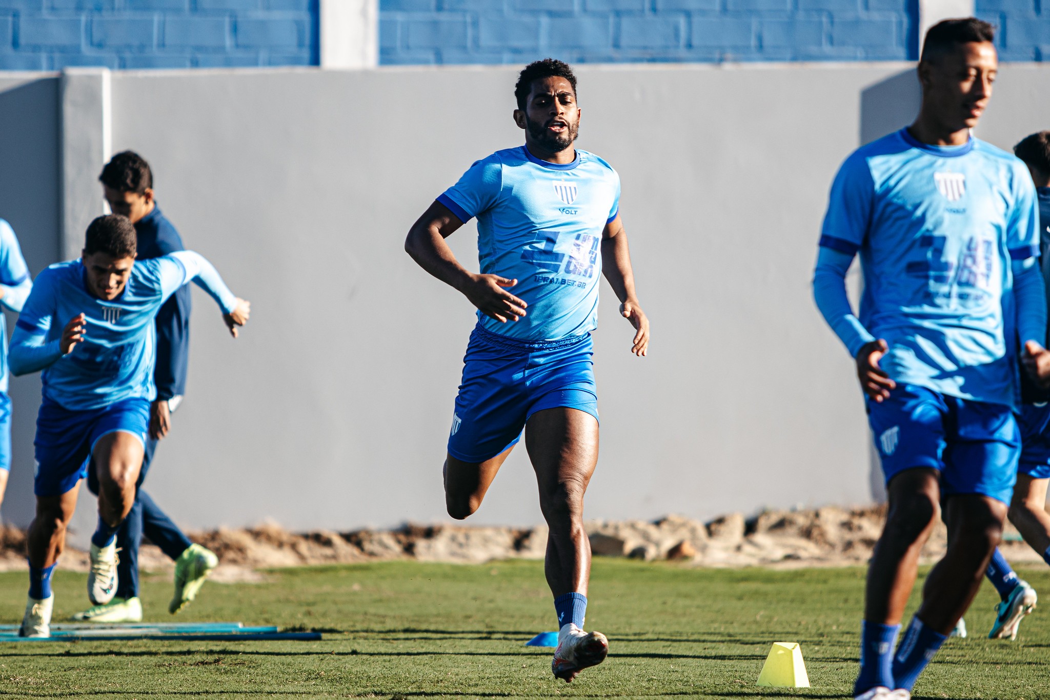 Marcos Vinícius volta de suspensão no Avaí