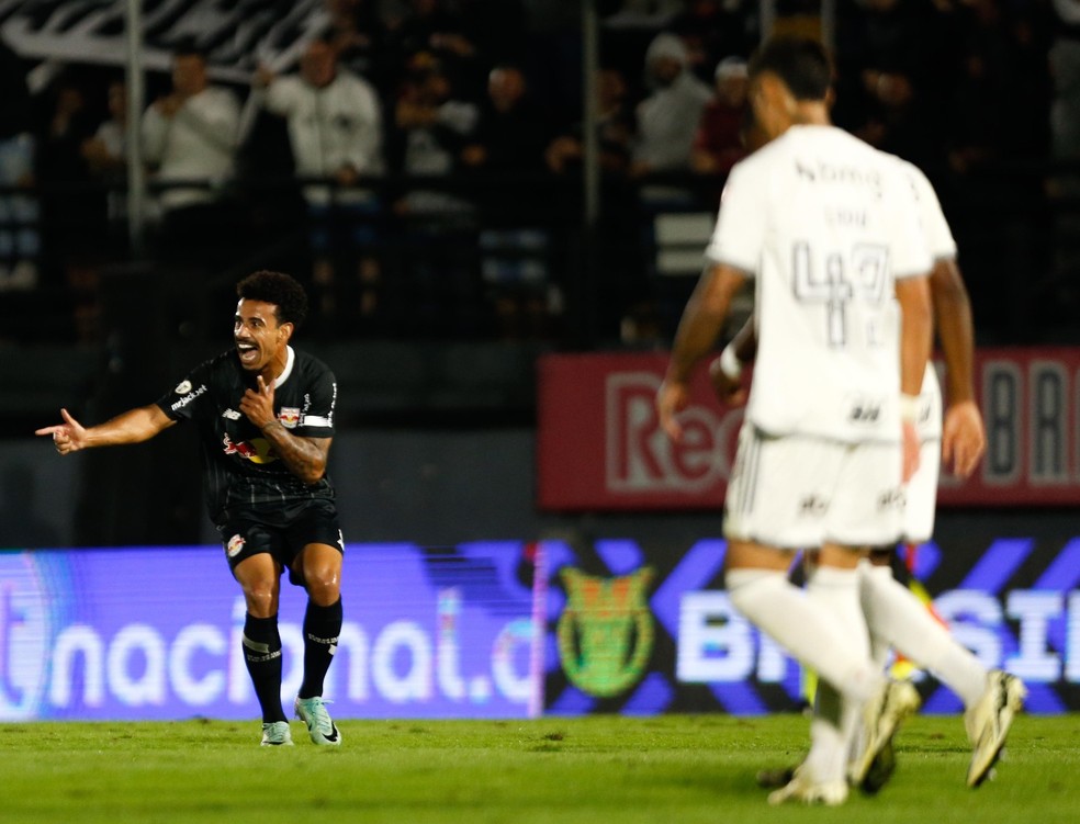 Lucas Evangelista, do Bragantino, comemora gol contra o Atlético-MG — Foto: Ari Ferreira/Red Bull Bragantino