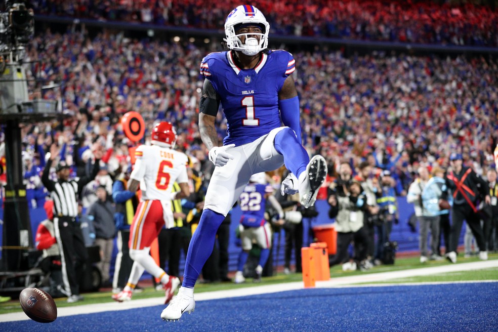 Curtis Samuel, do Buffalo Bills, comemora um touchdown contra o Kansas City Chiefs — Foto: Bryan M. Bennett/Getty Images