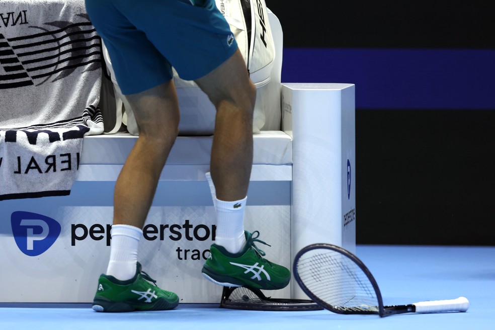 Djokovic se justifica após quebrar raquetes em ataque de fúria no ATP  Finals, tênis