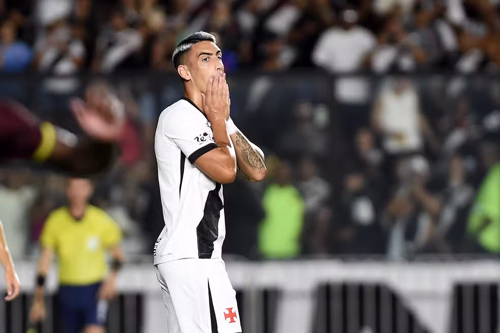 Puma Rodr�guez em Madureira x Vasco � Foto: Alexandre Dur�o