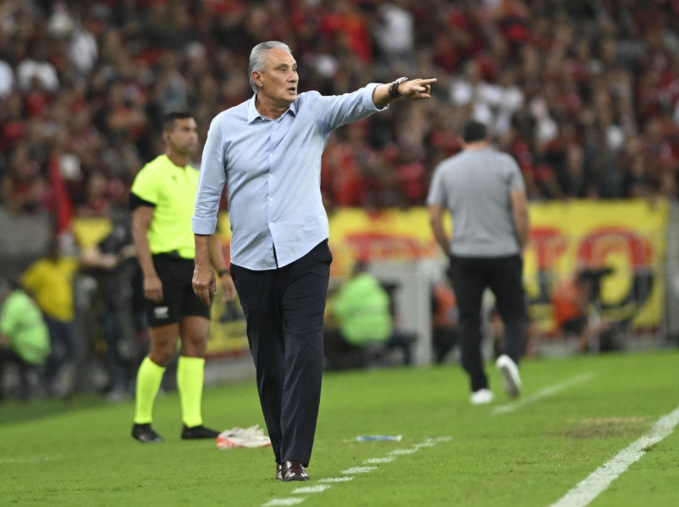 Tite passa instruções para seus jogadores - Flamengo x Bahia — Foto: Andre Durão