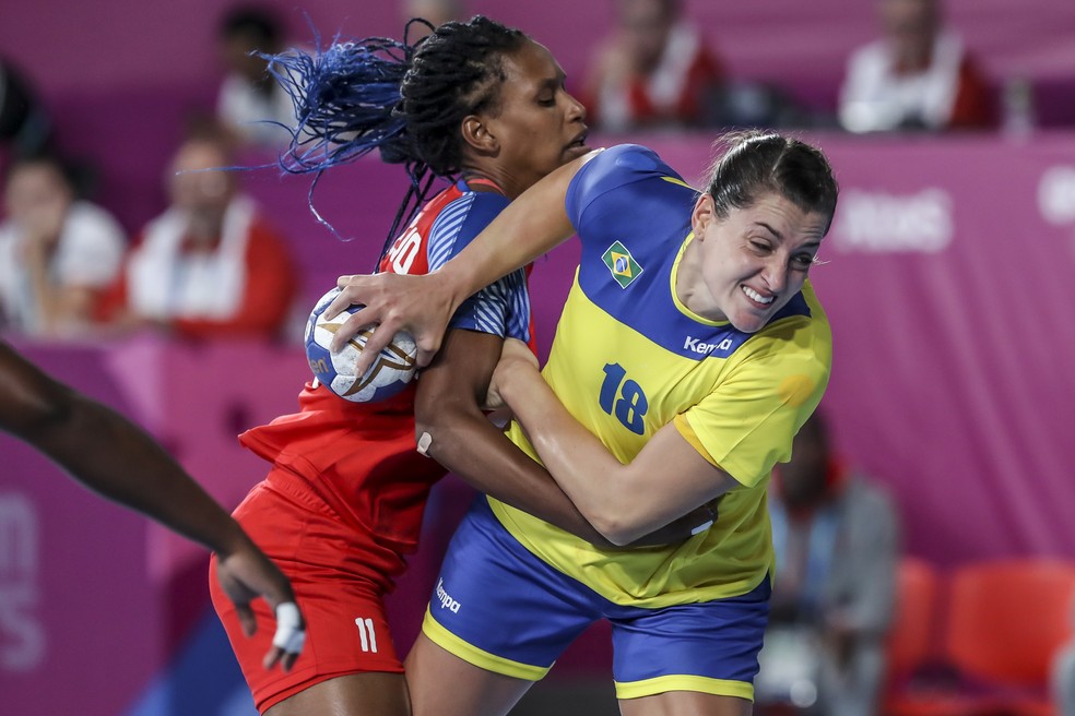 Duda Amorim eleita melhor jogadora de handebol da década]