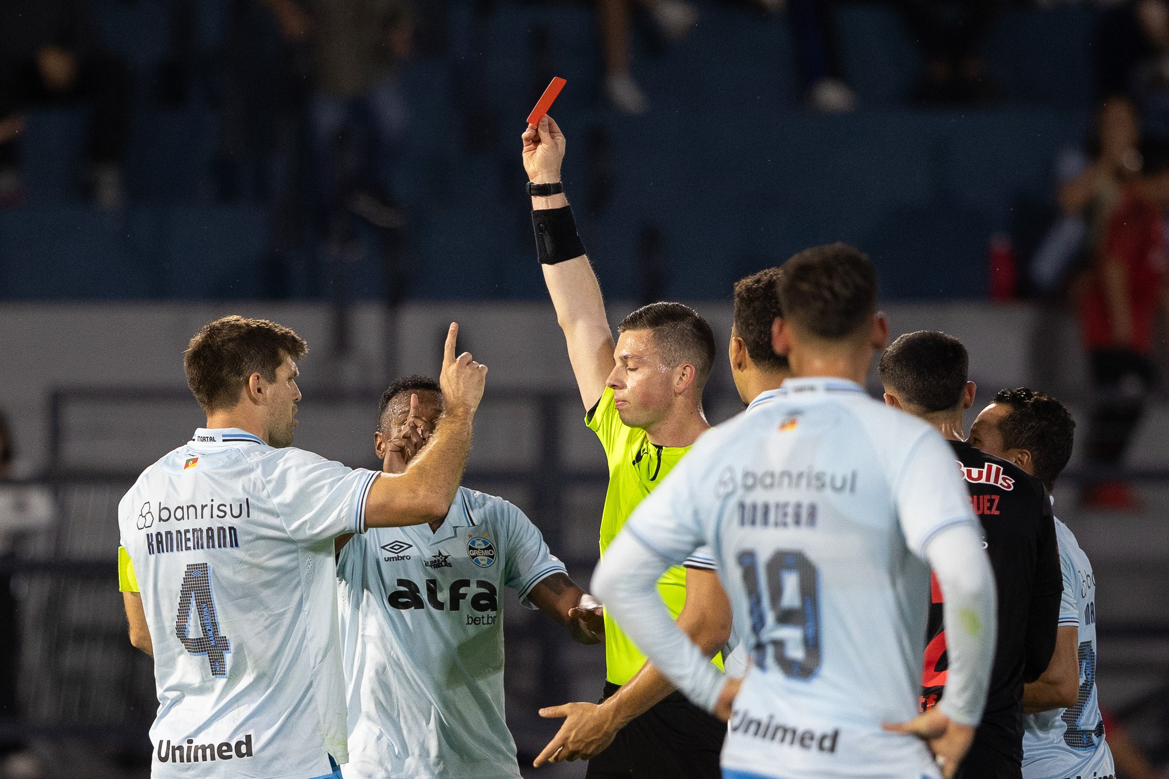 Procuradoria do STJD acata tese do Grêmio para anular cartões