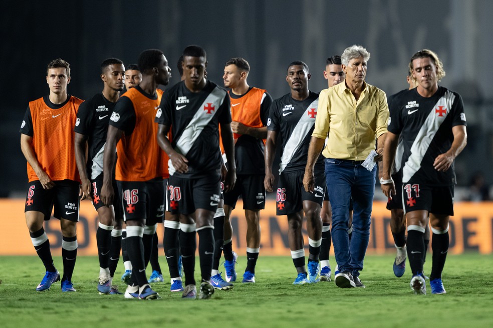 Renato Gaúcho e jogadores do Vasco após derrota