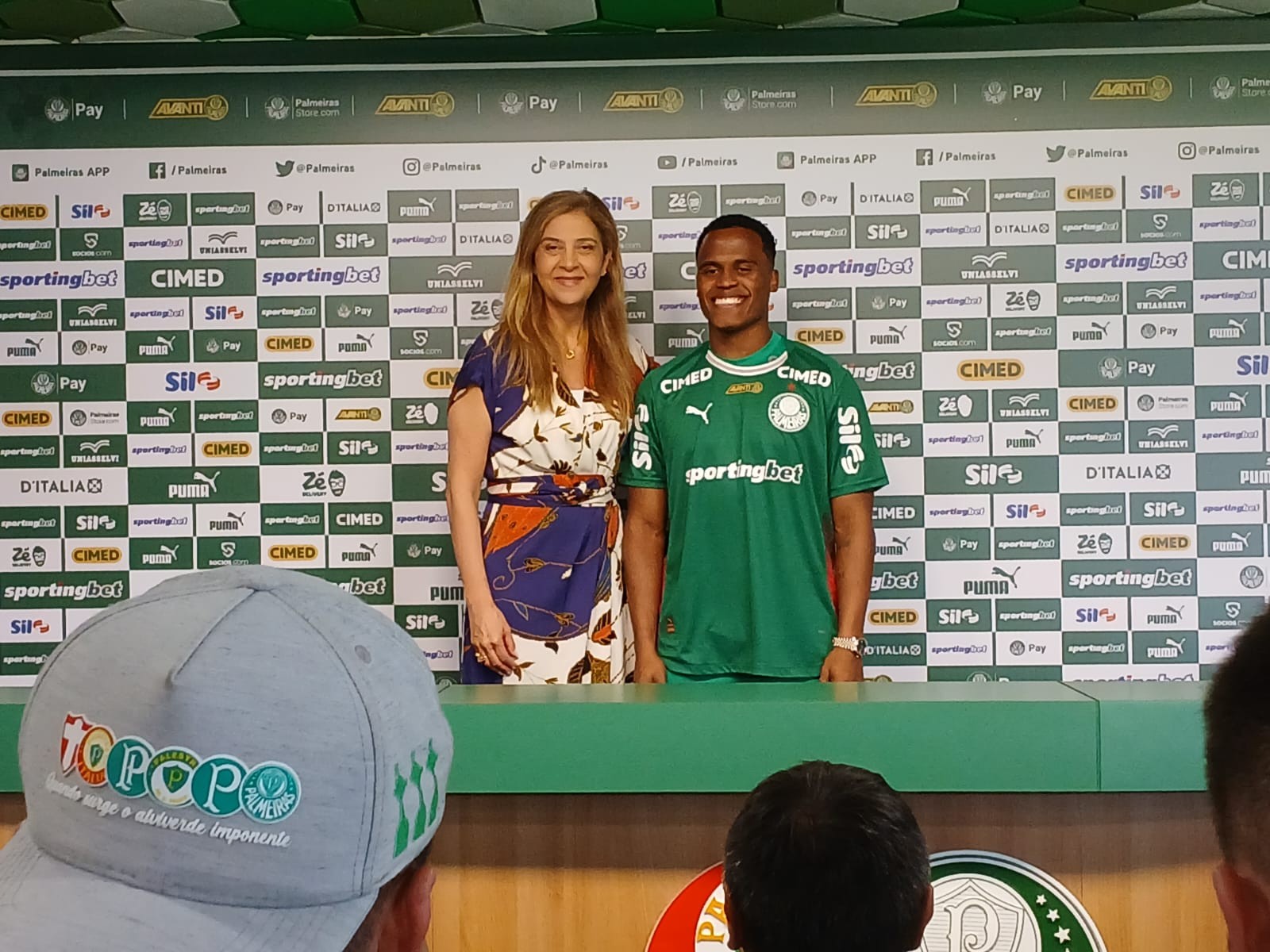 Chapéu no rival! Jhon Arias é apresentado e revela por que rejeitou o Flamengo e escolheu o Palmeiras!