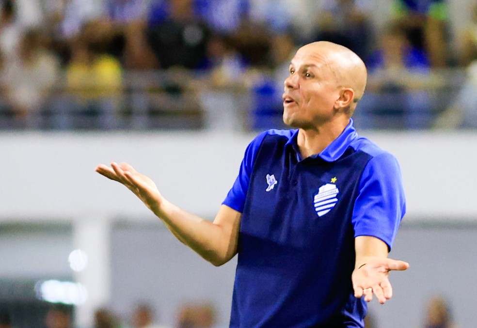 Higo Magalhães, técnico do CSA — Foto: Ailton Cruz