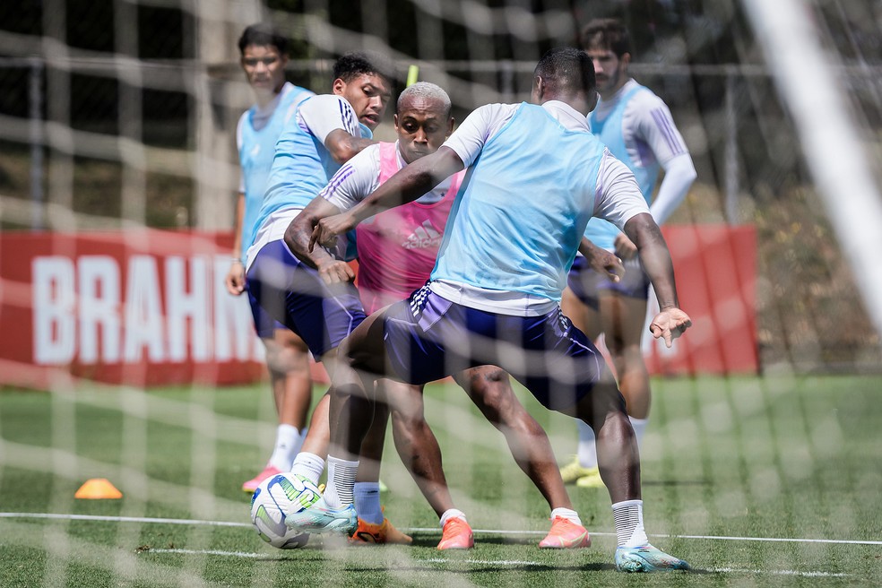 Filipe Machado e Paulo Vitor em treino do Cruzeiro — Foto: Gustavo Aleixo/Cruzeiro
