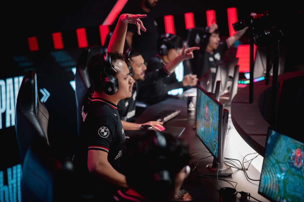 League of Legends, Jogadores se revoltam com mudança do campeão no  servidor brasileiro