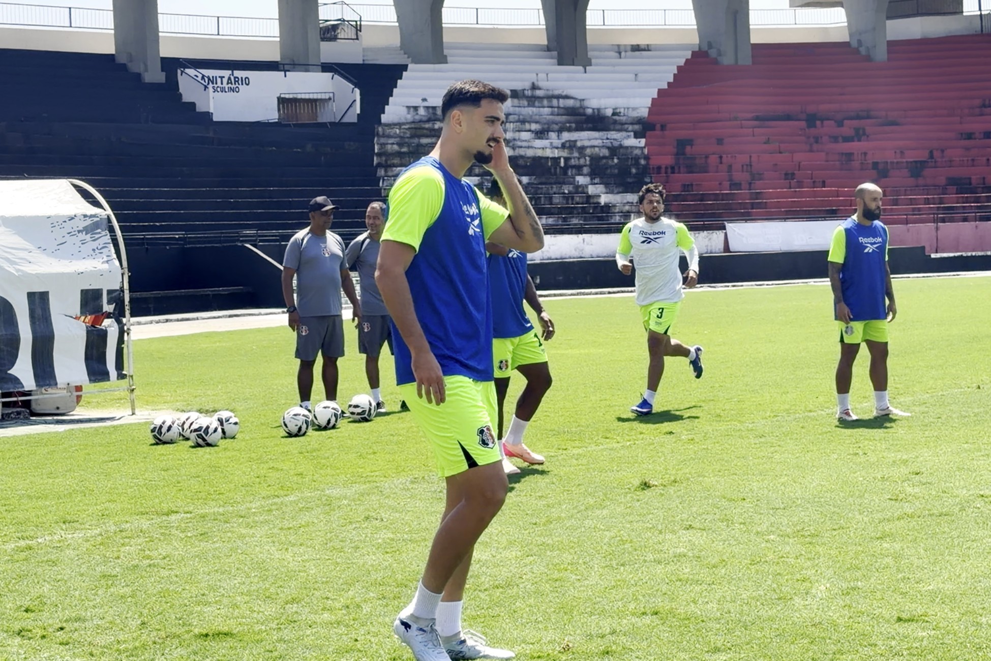 Santa Cruz anuncia chegada de centroavante Matheus Cadorini, que já treina com o elenco
