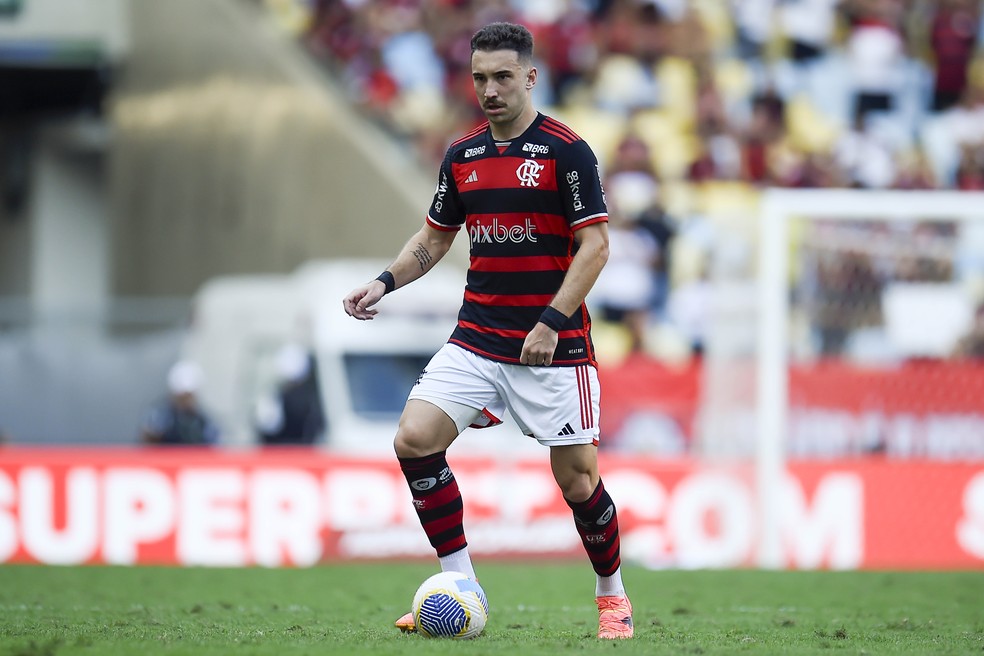 Léo Ortiz em ação na partida entre Flamengo e Atlético-GO