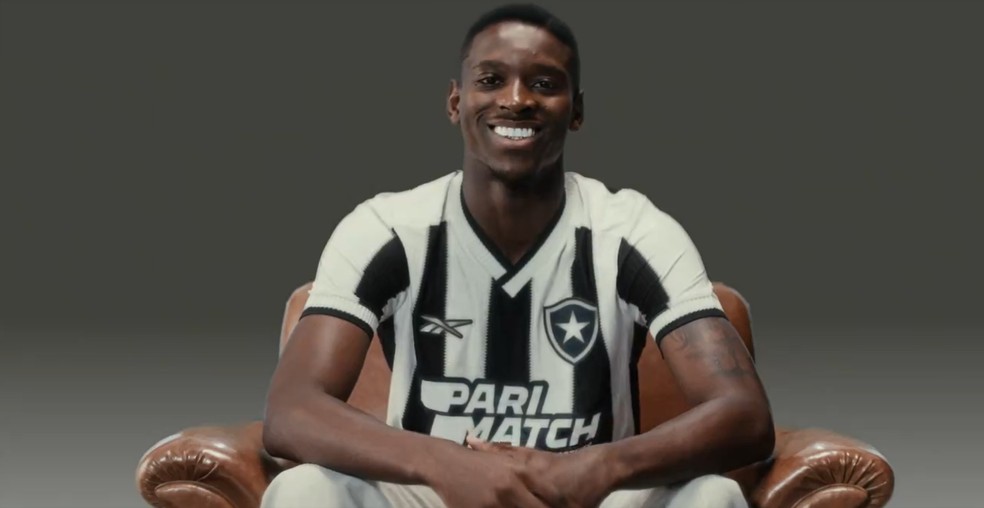 Botafogo lança nova camisa 1 para a temporada 2024 | botafogo | ge