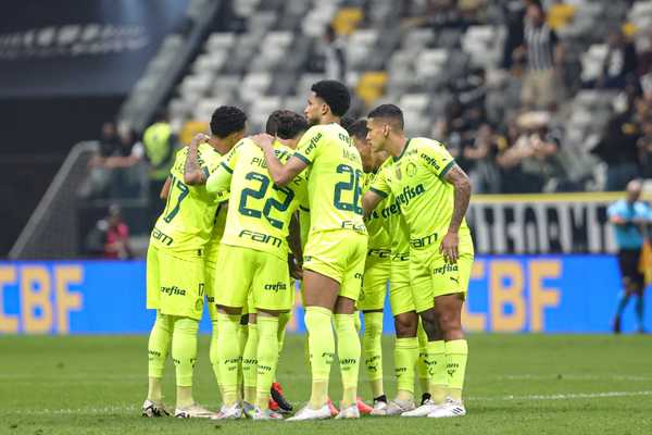 Atuações do Palmeiras: Aníbal Moreno e Estêvão se destacam no meio-campo e marcam gol.