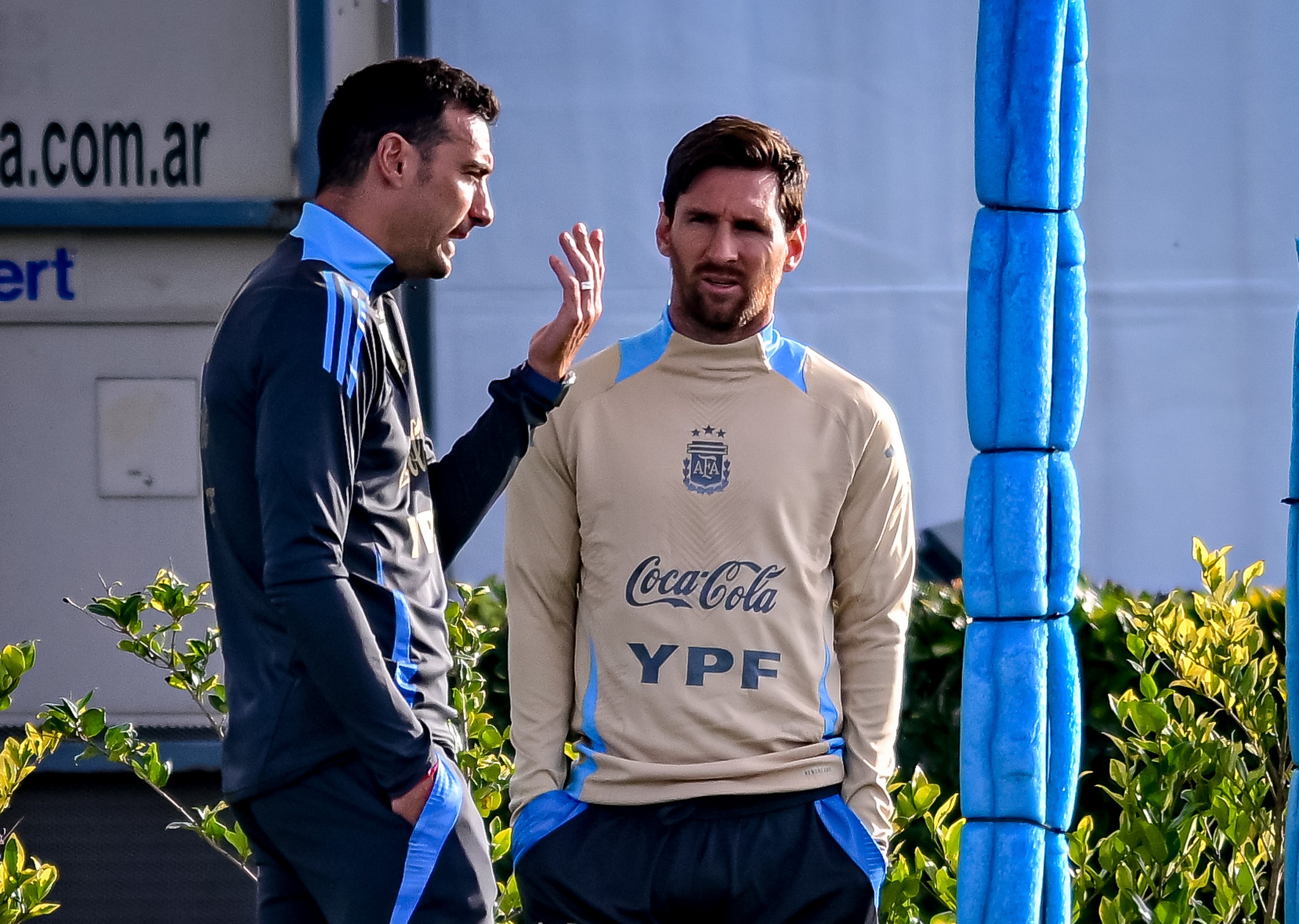 Técnico da Argentina comenta problema muscular de Messi: "Primeiras notícias não são ruins"
